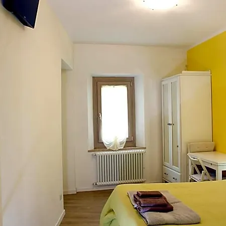 La Magnolia Guests House Panzió Dervio
