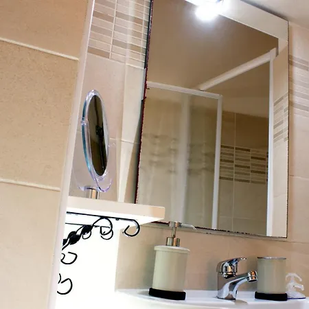 La Magnolia Guests House Bed & Breakfast Dervio