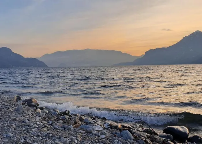 La Magnolia Guests House Couette-café Dervio